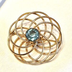 Vintage Atomic Spirograph Shaped Gold Tone Metal Brooch Aquamarine Rhinestone